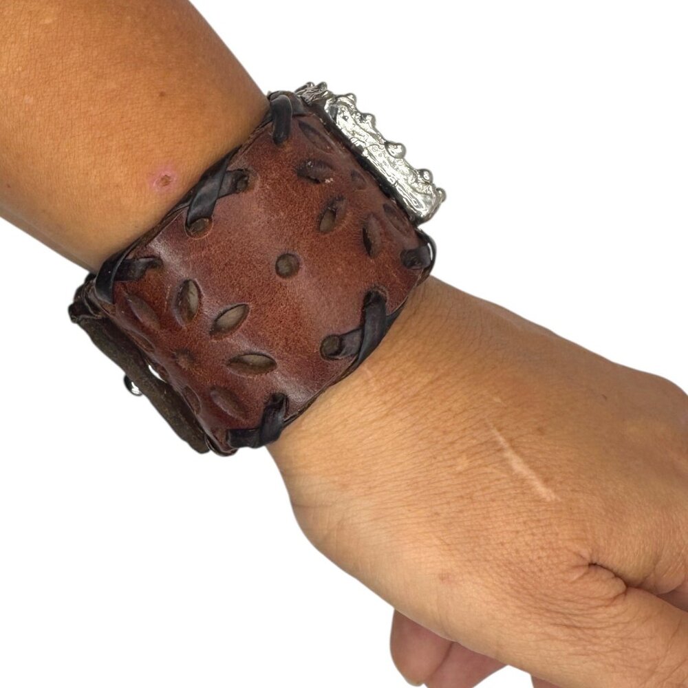 San Antonio Misión Church Broken China W Silver-Blend Metalwork & Leather Cuff - Picture 13 of 15
